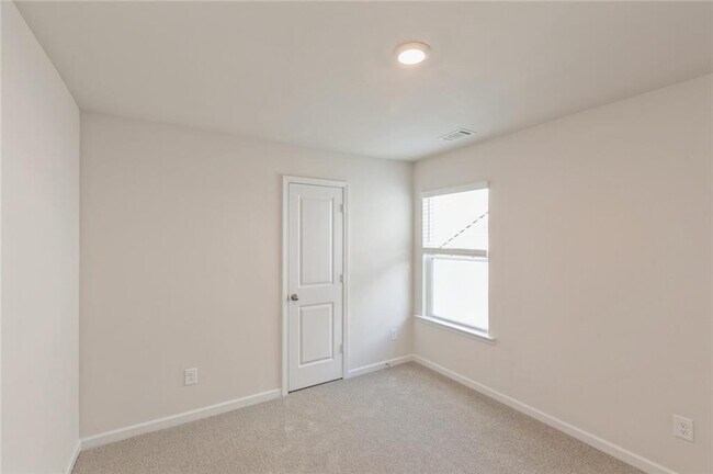 Building Photo - 624 Mackenzie Cv