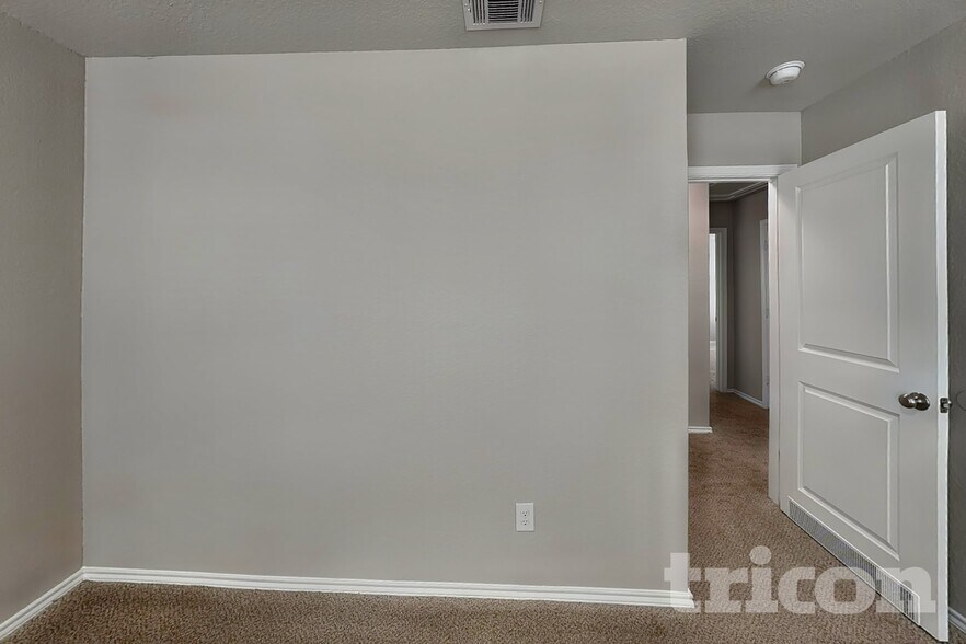Building Photo - 5202 Everett Loop