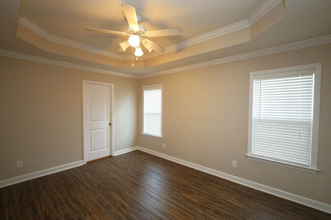 Building Photo - 5313 Vine Dr