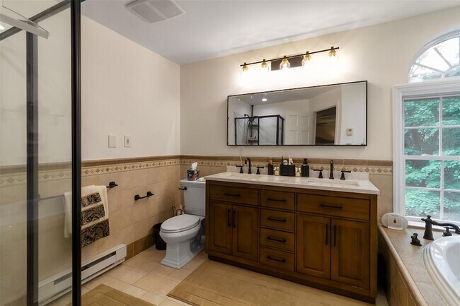 Building Photo - 4 Plum Tree Ct