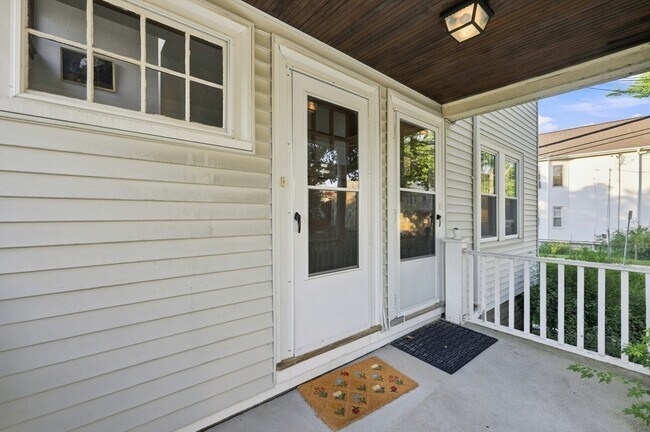 Building Photo - 99 Thorndike St