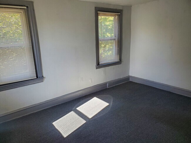 Building Photo - 6000 N 19th St