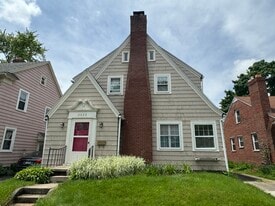 Building Photo - 2033 Perth St