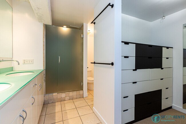 Building Photo - SoMA: Ground Level Conversion Live/Work Lo...
