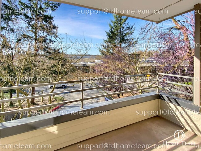 Building Photo - Luxurious 1-Bedroom Condo with Scenic Views and Modern Amenities in Bellevue, WA!