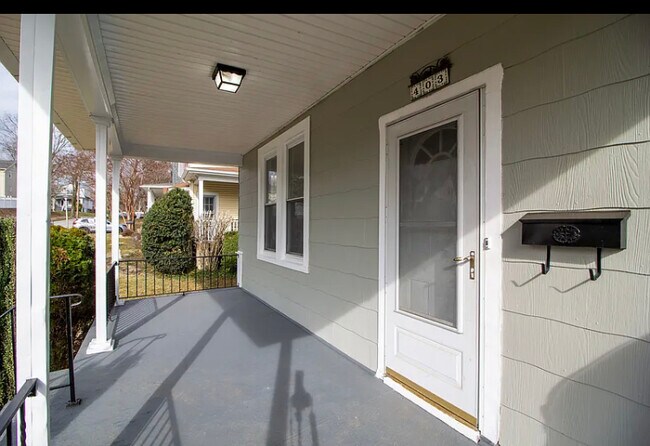 Building Photo - 403 Kingston Rd