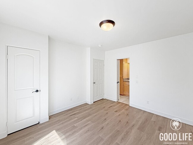 Building Photo - Stunning 3BD/3BA W/ A/C, Attached Garage, and In-Unit Laundry in Pacific Beach!