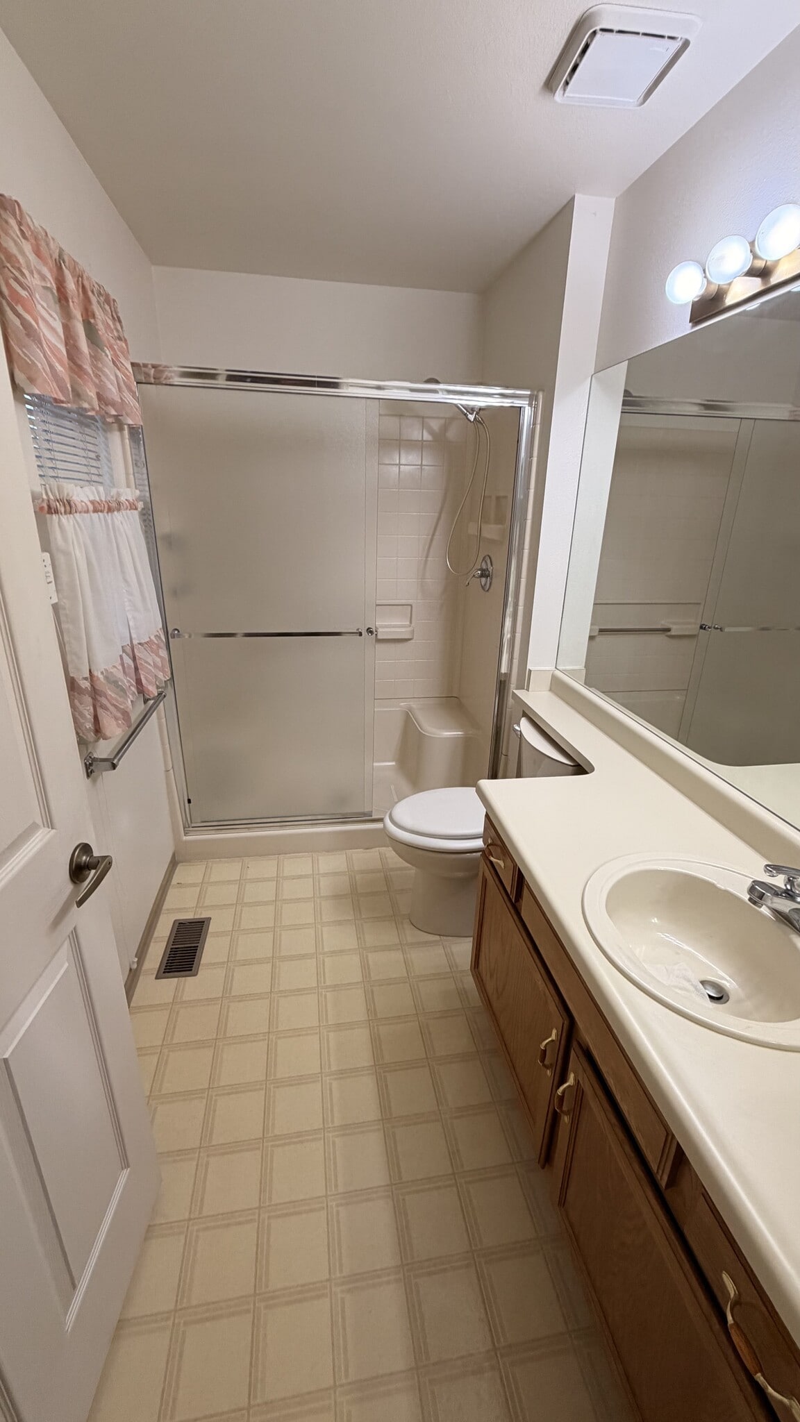 Primary Shower - 2636 Patriot Hts