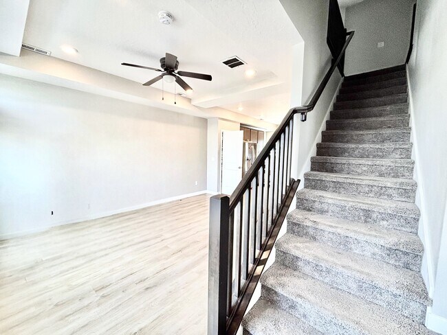 Building Photo - 153 E Brushy Canyon St