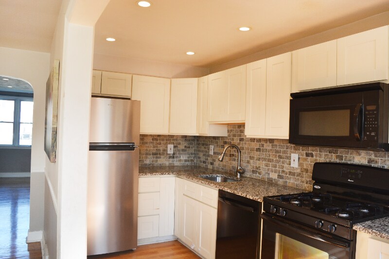 Primary Photo - 10AZ Poplar Ave