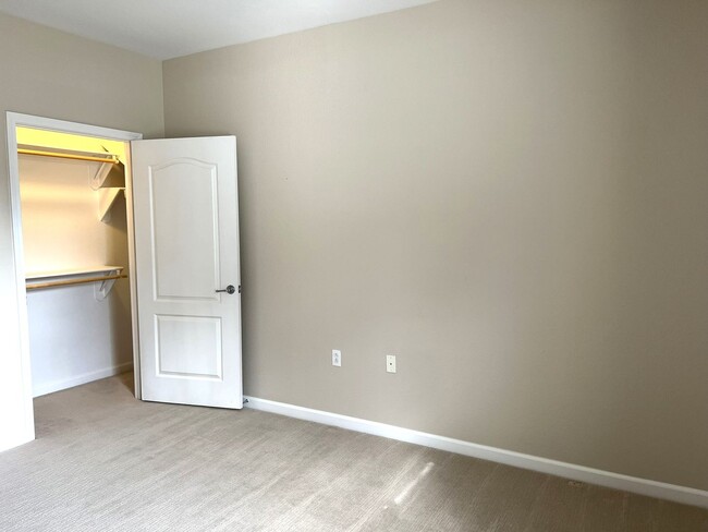 Building Photo - Single Level 2 bedroom Condo at Fallen Leaf