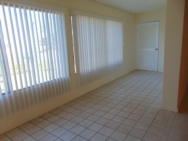 Building Photo - 3186 Via Poinciana