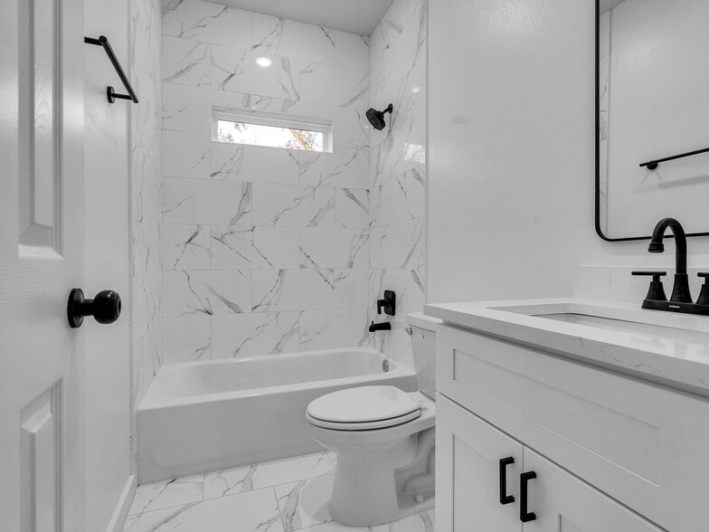 Building Photo - 9410 Firnat St