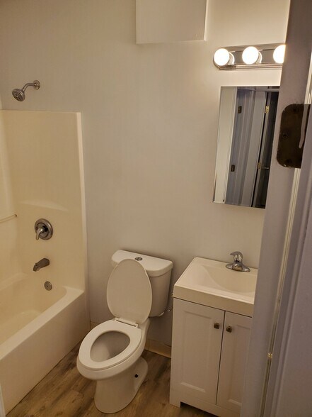 Building Photo - 491 Whalley Ave