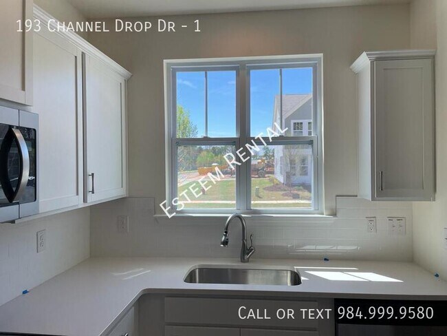 Building Photo - 193 Channel Drop Dr
