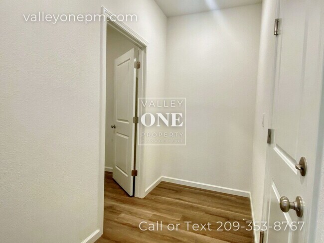 Building Photo - 936 Tipton Ln