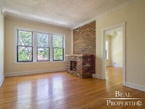 Building Photo - 2 bedroom in CHICAGO IL 60657