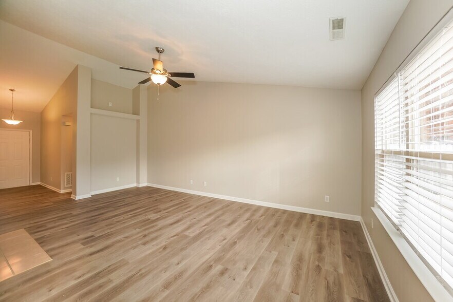 Building Photo - 1205 Turnbury Ln