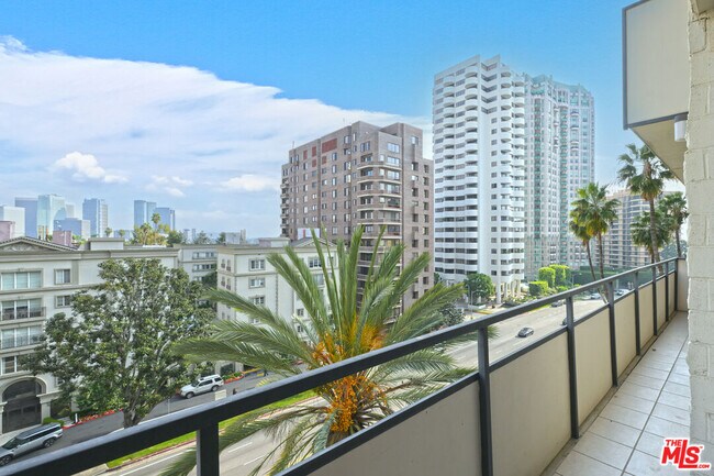 Building Photo - 10535 Wilshire Blvd