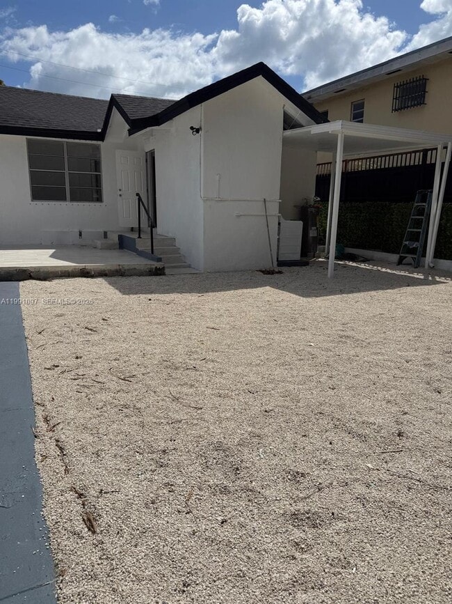 Building Photo - 248 SW 18th Ct