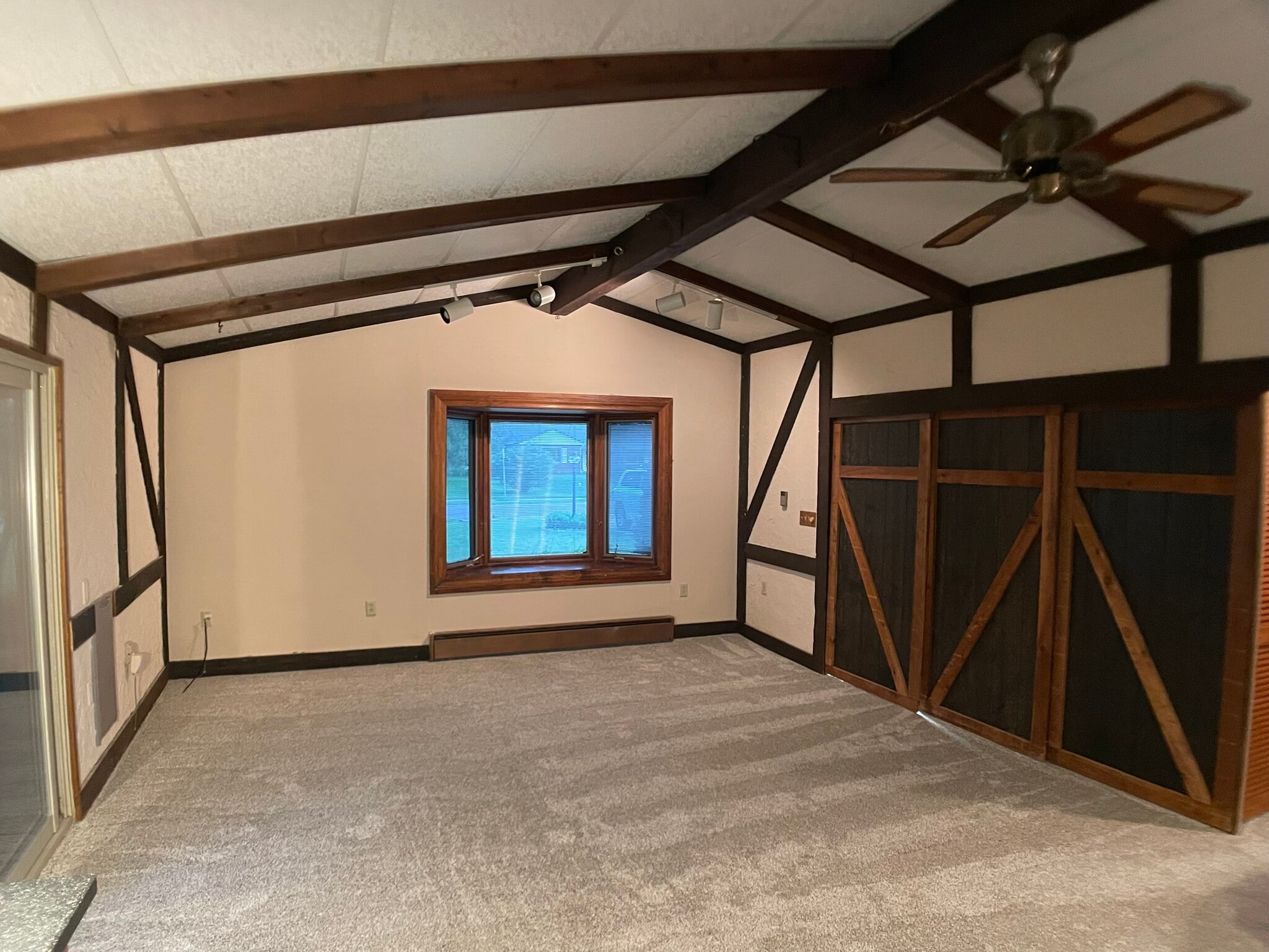 Family room - 5344 Hagewa Dr