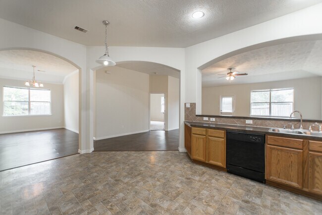 Building Photo - 25531 Forest Springs Lake