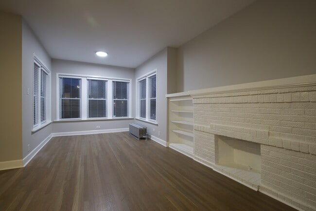 Building Photo - 1454 W Winnemac Ave