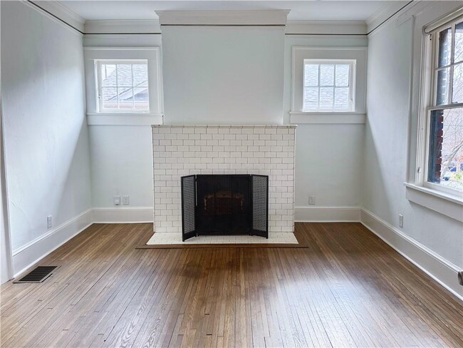 Building Photo - 471 Page Ave NE