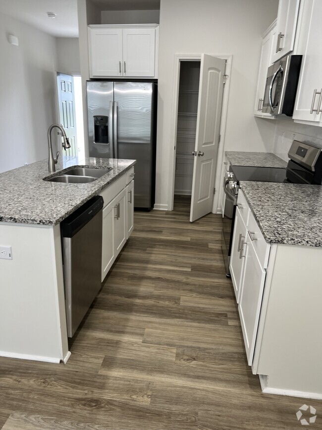 Building Photo - 18 Matrix Ct