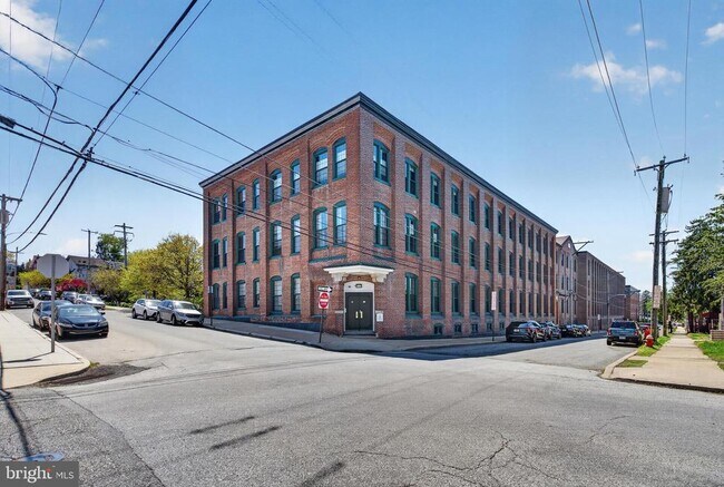 Building Photo - 200 Lincoln Ave