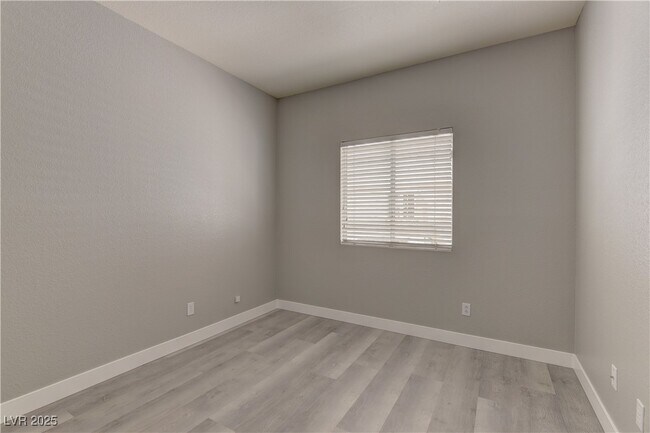Building Photo - 7456 Oatman Ln