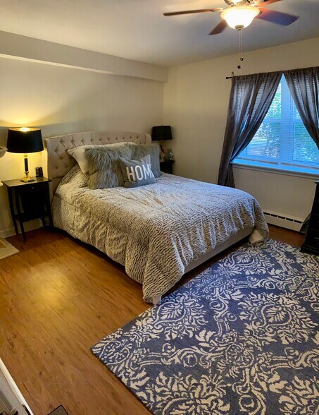 Building Photo - 2311 Central St