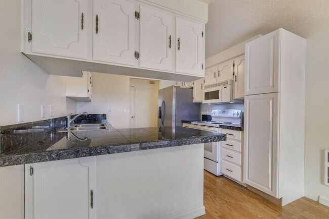 Building Photo - Freshly Updated 3-Bedroom Home with Fenced Backyard in Forest Grove!