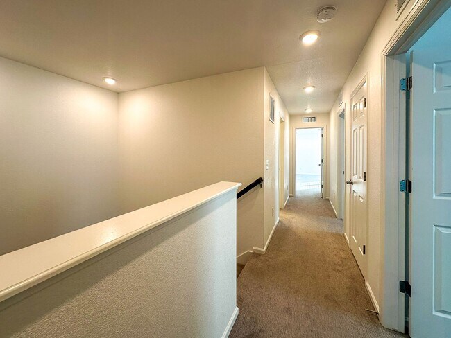 Building Photo - Senderos Creek 3bd paired home