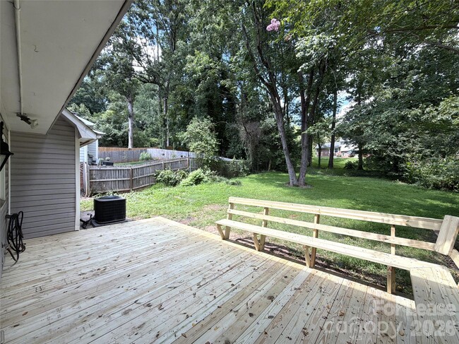 Building Photo - 7409 Lockmont Dr