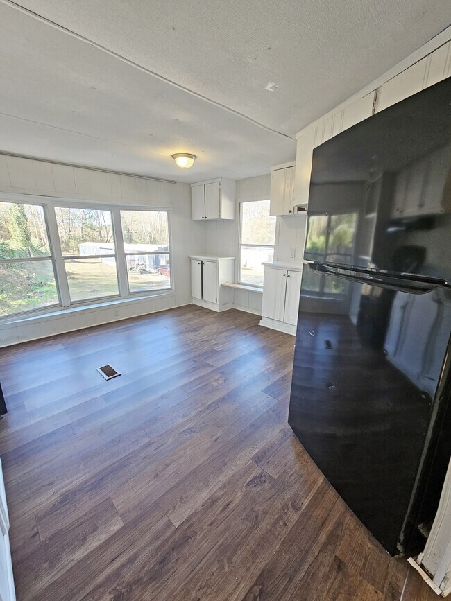 Building Photo - 412 McElhaney Rd