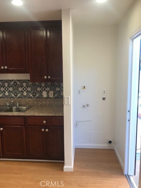Building Photo - 524 W 81st St