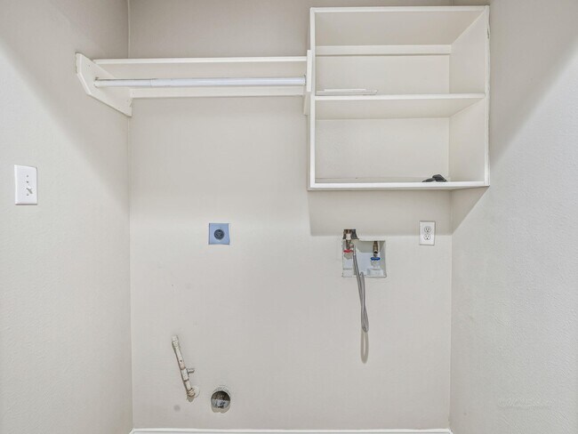 Building Photo - 2026 Mossy Trail Dr