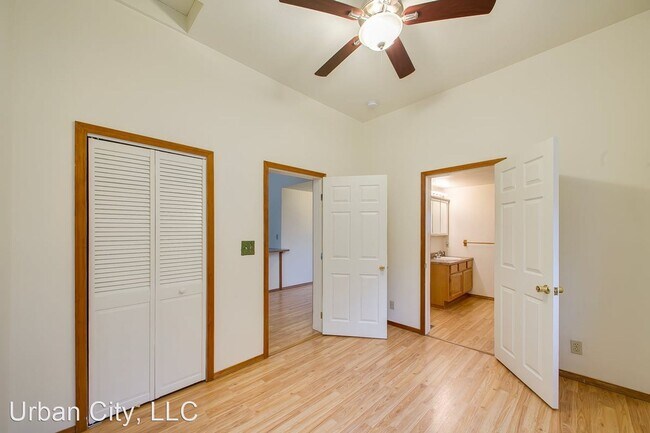 Building Photo - 2 br, 1 bath House - 1605 5th St.