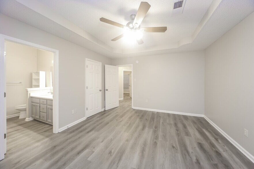 Building Photo - 6164 Kingsview Dr