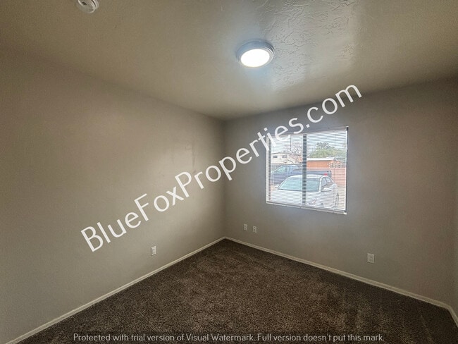 Building Photo - 110 W Delano St