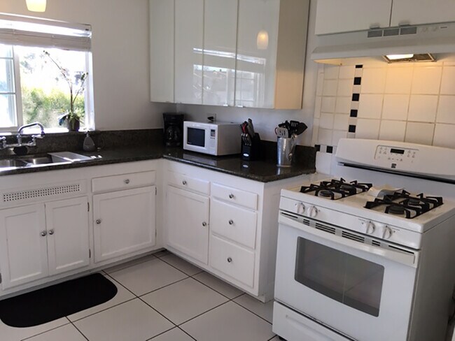 Kitchen - 3261 Military Ave