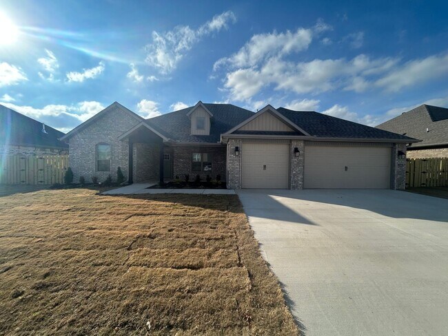 Primary Photo - Beautiful Modern Home in Pea Ridge!