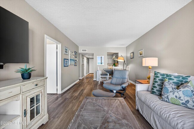 Building Photo - 601 1st St S