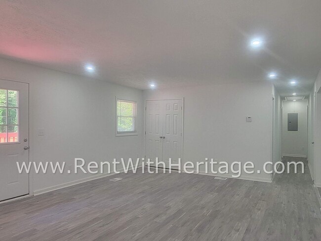 Building Photo - WOW!!! GORGEOUS BRICK RANCH HOME/ TOTALLY ...