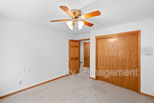 Building Photo - 7723 River Landing Dr