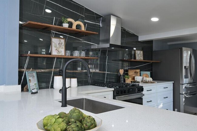 Building Photo - 1504 Hardin Ave