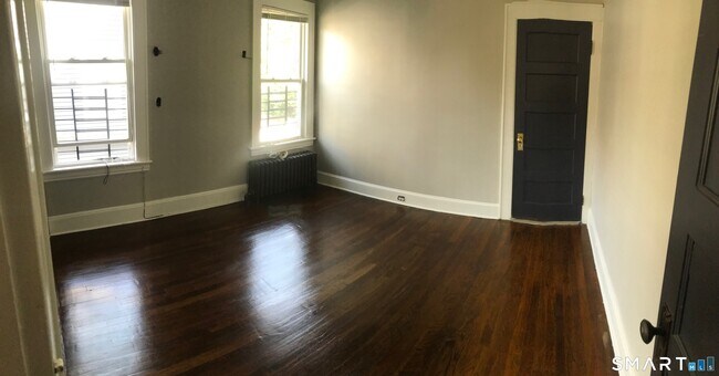 Building Photo - 52 Catherine St