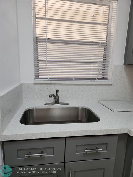 Building Photo - 2466 Lincoln St