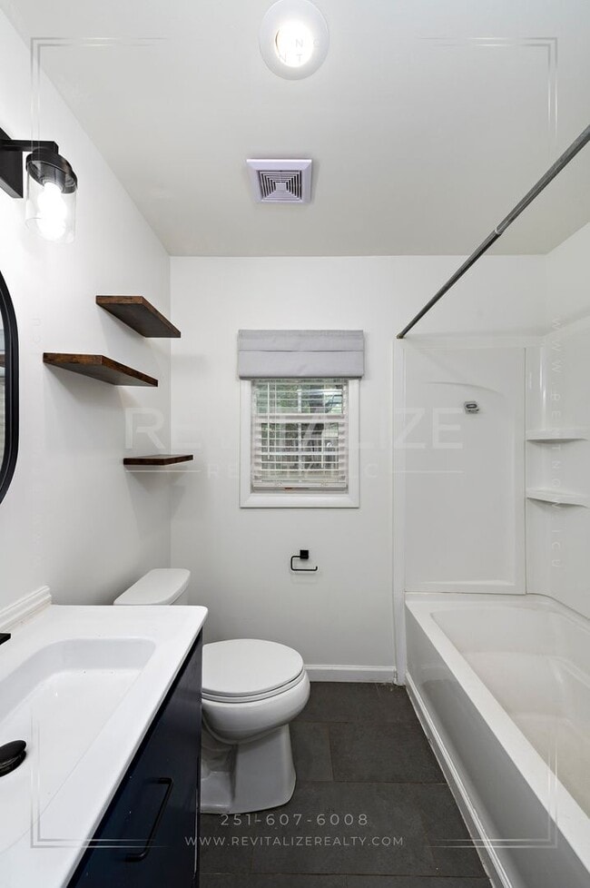 Building Photo - Desirable 3 Bed 1 Bath Ranch Style Home in Parkview Estates